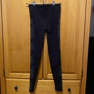 Spanx legging. Womens size medium. Black with gray Aztec type design.NWOT!